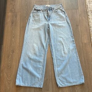 Abercrombie High Rise Wide Leg Jeans | Light Wash | Size 28/6 | Curve Love | EUC